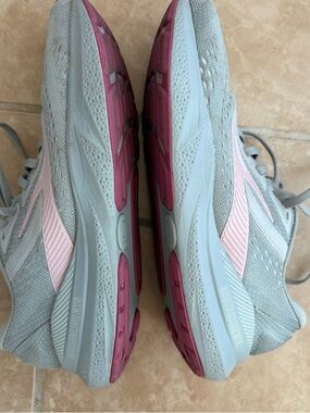 Brooks Women's Adrenaline GTS 24 Running shoes EUC